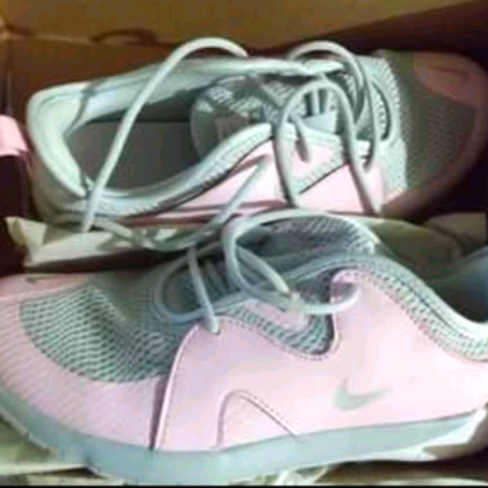 Nike size 4 new in box